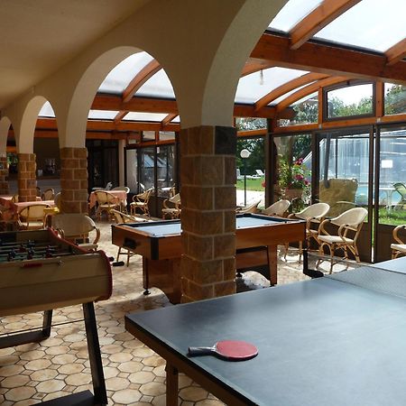 Logis La Rose Des Vents Hotel Volvic Exterior photo