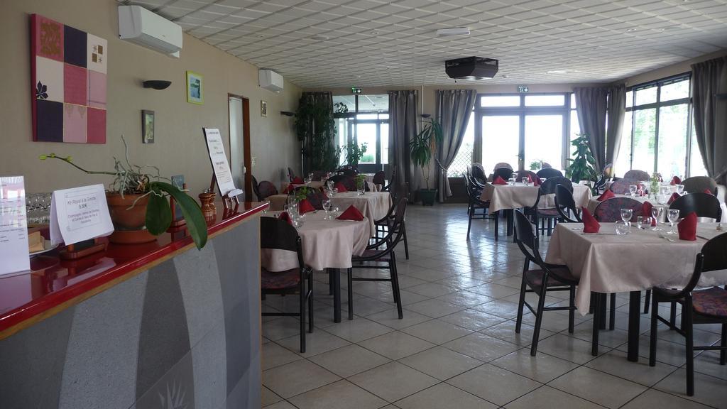 Logis La Rose Des Vents Hotel Volvic Exterior photo