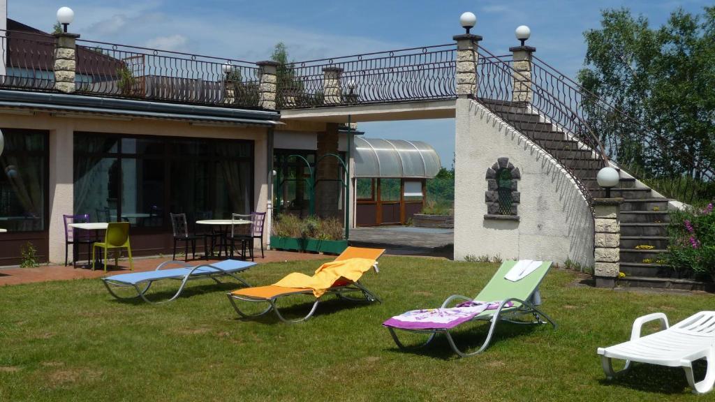 Logis La Rose Des Vents Hotel Volvic Exterior photo