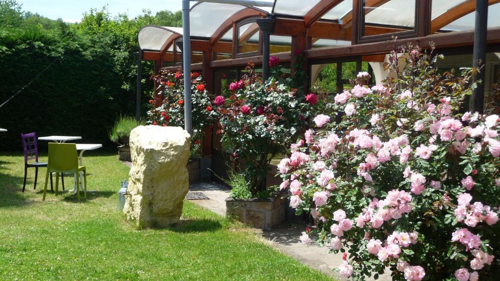 Logis La Rose Des Vents Hotel Volvic Room photo