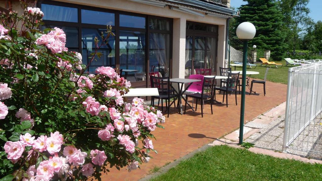 Logis La Rose Des Vents Hotel Volvic Room photo