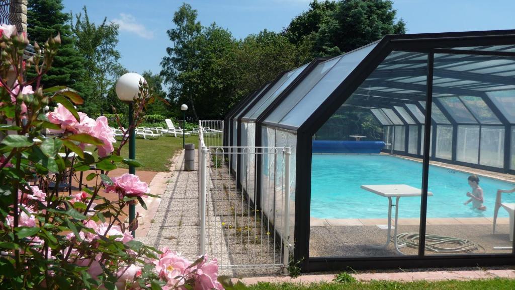 Logis La Rose Des Vents Hotel Volvic Room photo