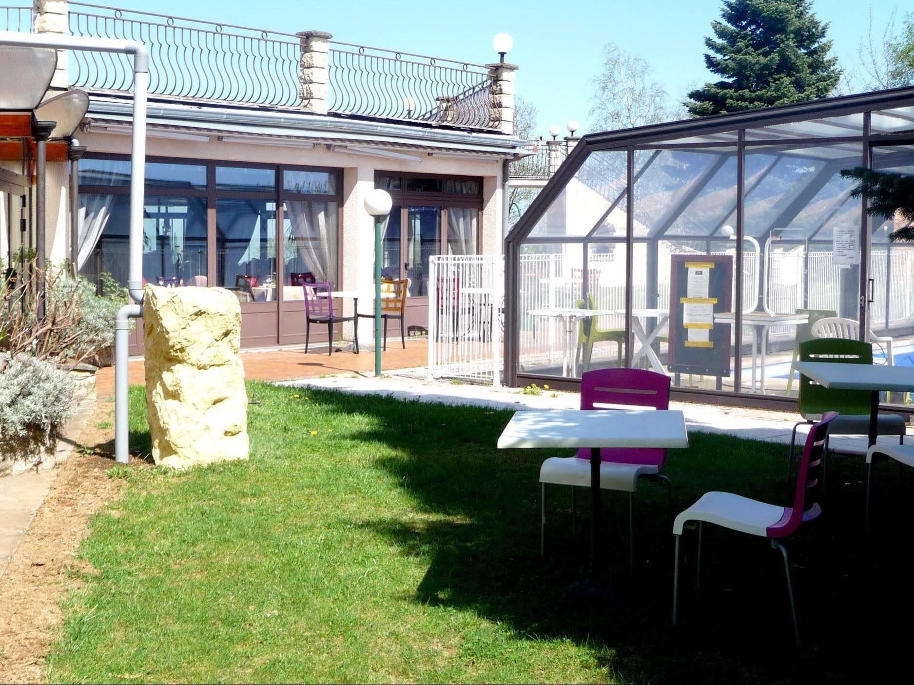 Logis La Rose Des Vents Hotel Volvic Exterior photo