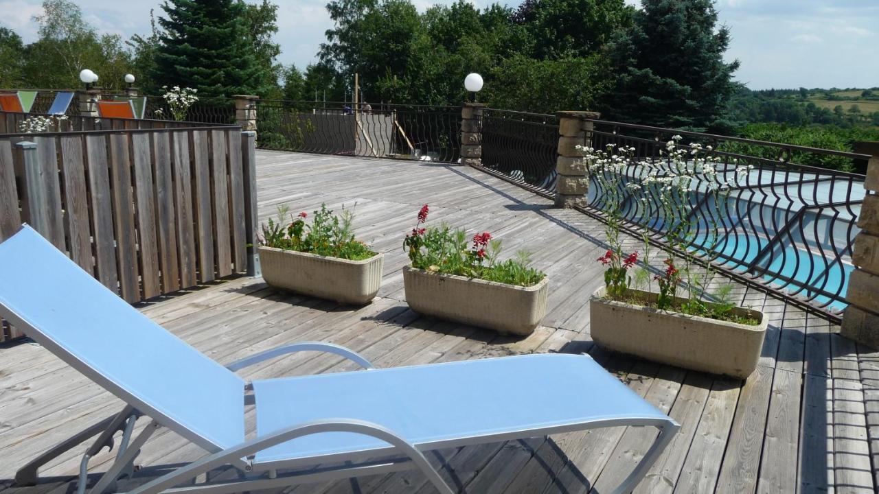 Logis La Rose Des Vents Hotel Volvic Exterior photo