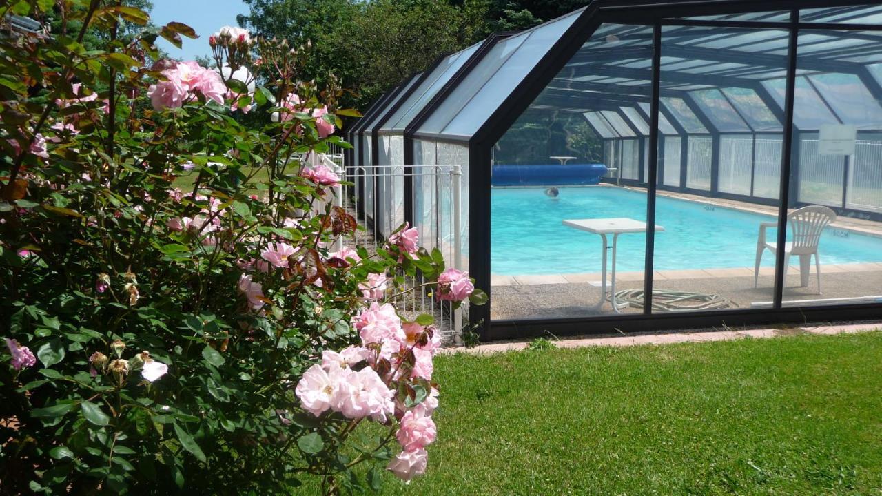 Logis La Rose Des Vents Hotel Volvic Exterior photo